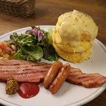 カフェブルー - ベーコンのプレートはパンケーキです（1,280円）