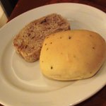 ピジョン - クルミとバジルのパン