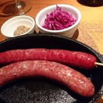 ラ・ボンヌ・パレット - 鹿肉のソーセージと猪肉のソーセージ食べ比べ