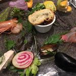 キャトルラパン - 前菜盛り合せ、これだけでワイン1本いけますな