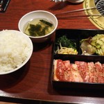 Yakinikudonyabamban - 和牛カルビ定食のライス大盛り(950円)