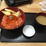 ティーズ キッチン マカナイヤ - イクラとサーモン親子丼 1000円