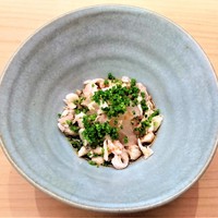 味 ふくしま - 底にカワハギの肝があり 混ぜ混ぜして食べると、弾力のある身と肝のトロリとした濃厚で濃い独特の味わいと食感の『カワハギのお造り』～♪(*￣∇￣)ﾉ
