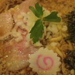 フスマにかけろ 中崎壱丁 中崎商店會1-6-18号ラーメン - 背脂ドーラ・にぼ・ヒーロ