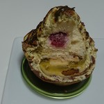 レ・グーテ - ふわふわ表面のピスタチオに酸味の効いたレモンムース、土台のねっとりピスタチオ生地もゴージャス！