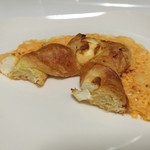 レ・グーテ - バター香るデニッシュに、塊のクリームチーズやはみ出たカリカリのチェダーチーズがリッチ