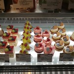 レ・グーテ - 何回見ても幸せになる、カラフルなショーケース（その1）