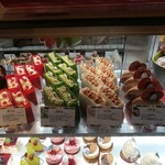 レ・グーテ - 何回見ても幸せになる、カラフルなショーケース（その2）