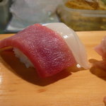 Maizushi - 上にぎり寿司（マグロ、イカ）