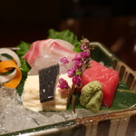 京懐石 美濃吉 - 本鮪、刺身湯葉、真鯛の刺身盛合せアップ