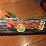 飛び牛出汁焼肉 舌賛 - 