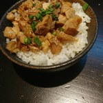 麺処 びぎ屋 - 本日の日替わりご飯（ピリカラバラチャー丼）200円