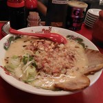 北熊支那そば大盛り(740円+150円)レンゲと比較すると、丼がでかいのが判るかと。