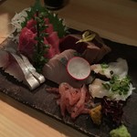 盃屋かづち - まぐろの漬けと〆さばは、からしでどうぞ～