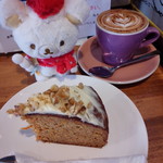 エドガワ コーヒー カンパニー - キャロットケーキ、カプチーノ