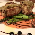 トラットリア 29 - 「茨城産　豚ヒレのピスタチオのパン粉焼き」:“イチゴのソース”と“バルサミコ酢ソース”バージョンも♪