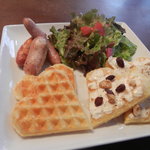 ル・プティヴィラージュ - おつまみにワッフルプレート