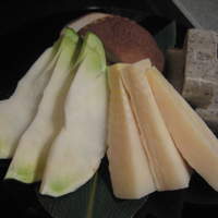 肉匠なか田 本店 - 旬の野菜盛りあわせ　（どんこ椎茸・ザーサイ・朝堀り筍・黒ごま麩）