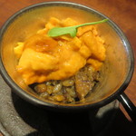 アカ - イカ墨パエリアのウニ載せ