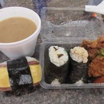 Musubi Cafe Iyasume - 私の頼んだデラックス豚汁セット7,95＄＋スパムの出来上がりです。
            