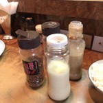 グリル竹 - 各種調味料が目の前に運ばれて来ました^^: