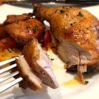 Bar Espanol LA BODEGA 大阪店 - 骨付きモルーノチキンのロースト〜ピスト添え〜