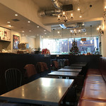 クイーンズコレクション チョコレートカフェ ダイカンヤマ - 店内