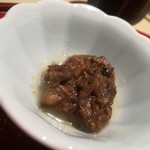 厨翠山   - 自社精米したての釜炊きごはん  道産米のゆめぴりか 赤だしの味噌汁 漬物 小鉢 一品
      
      京都のつけもの  牛肉のしぐれに サンマの甘露煮
      あか味噌汁  