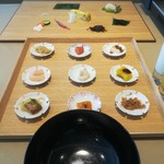 厨翠山   - こんな感じ   徐々に 炭焼きの魚や厚切りベーコン等が増えてきます