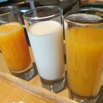 厨翠山   - 奥、生しぼりオレンジジュースができしだい提供されます