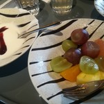 厨翠山   - フルーツ
      朝食後ラウンジにて