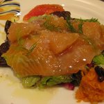 前菜：サーモンサラダ