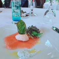 岩崎台倶楽部 グラスグラス - ノルウェーサーモンのスライス  トマトのババロア添え
                  チャイブとヨーグルトのソース