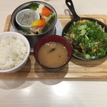 ゴロゴロ野菜の窯焼きハンバーグ うとと 今池店 - 