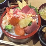 弁天鮨 - ランチ生ちらし大盛960円 小鉢みそ汁付き