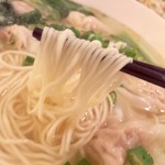 十三香 - ラーメンは中太ストレート