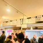 国民酒場 じぃえんとるまん - 師走金曜日の19時半。
            忘年会って訳じゃないでしょうけど、賑わってます。
            おそらく、大抵毎日賑わってます。
            ぴあシティの中でも人気のお店です。
            