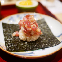 銀座 しのはら - 鮪とべったら漬けの海苔巻き