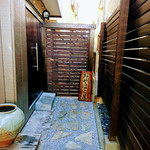 みやはら屋 - 横の通路から入ります