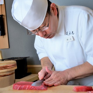 寿司一筋の寿司職人が握る寿司をお愉しみいただけます。