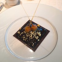 ベージュ アラン・デュカス 東京 - 