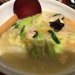 Chuugoku Unnan Shuka Reikou - 湯麺(タンメン)　優しくも強い旨みが詰まったスープは飲み干さなきゃもったいないっ！！　2017/12/17