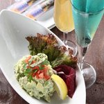 Kakureya - マグロとアボカドのサラダ
