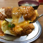 とんかつ　たかはし - トロトロ半熟玉子の煮カツが乗ってます