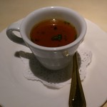  アミューズ　ブーシュの茸スープです。(2017年12月)