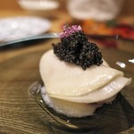 やまぐち - アマダイを昆布締めして、浅漬けしたカブ巻で巻いて。