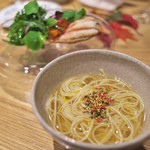 やまぐち - そのせこ蟹を、地鶏と昆布で出汁をとった手延べパスタにたっぷり乗せて頂きます。