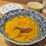 やまぐち - からすみは深い器でどんと出てきて、お好きな量をたっぷりドーゾ。