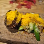 やまぐち - フカヒレと九条ねぎとチーズのリゾット。左側にでっかく蒸しあわびが鎮座。