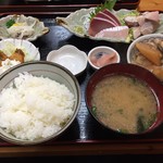 とじま亭 - 戸島ぶり定食980円。戸島ぶりのフルコースが1,000円でお釣りがきます。